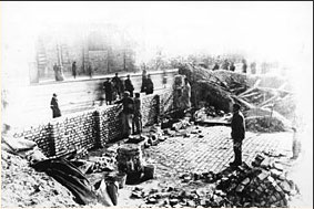 Building the walls of the Warsaw ghetto