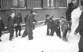 Kinder spielen im Schnee, Ghetto Lodz, Polen
