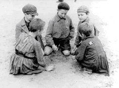 Spielende Kinder im Ghetto Kovno